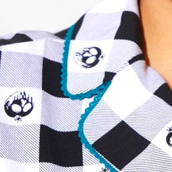 ❤️NWT VINTAGE TORRID BLOUSE - DISNEY VILLAINS POISON APPLE RETRO BUTTON TOP - Picture 8 of 12